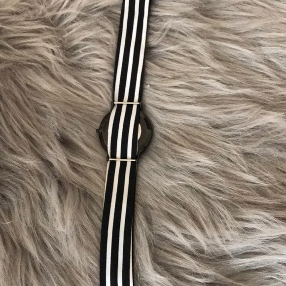 Watch! - Picture 3 of 3